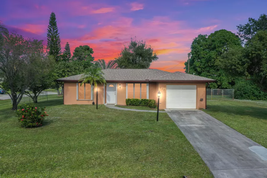 637 SW Sansom Lane LN, Port Saint Lucie, FL 34953