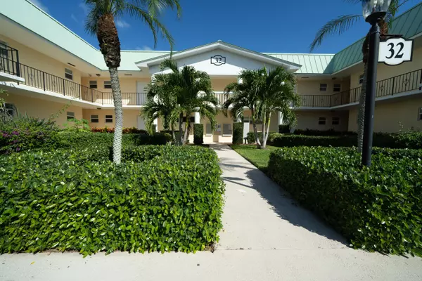 Boynton Beach, FL 33435,32 Colonial Club DR 102