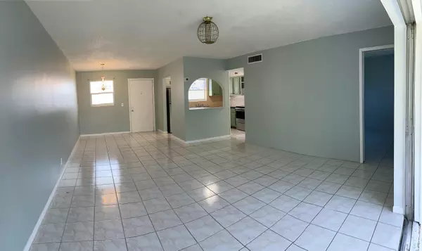 Palm Springs, FL 33461,719 Lori DR 201