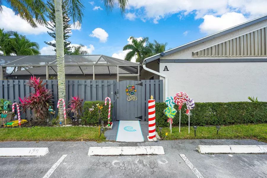 1206 Shibumy CIR A, West Palm Beach, FL 33415