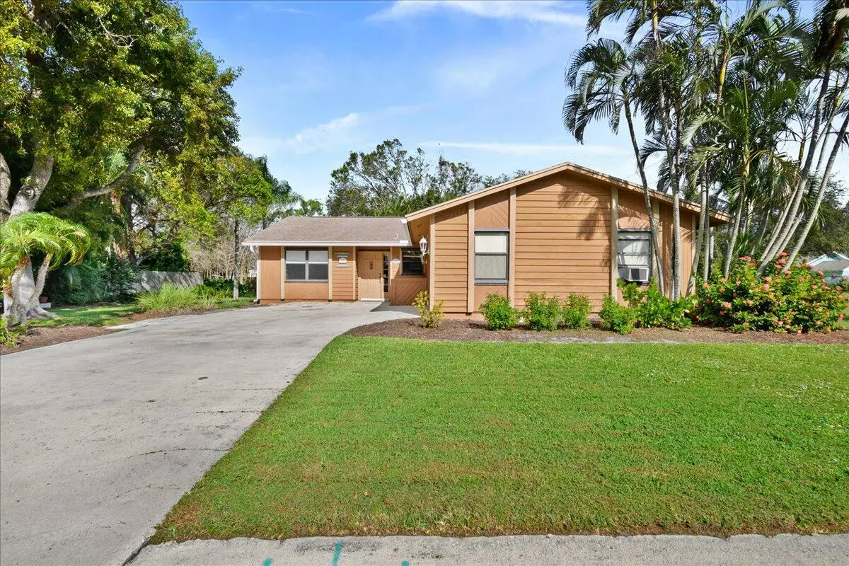 Jupiter, FL 33458,901 Oak CIR