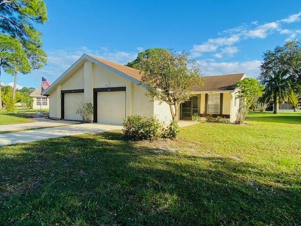 1480 SE Rivergreen CIR, Port Saint Lucie, FL 34952