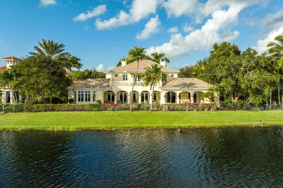 120 Via Palacio, Palm Beach Gardens, FL 33418