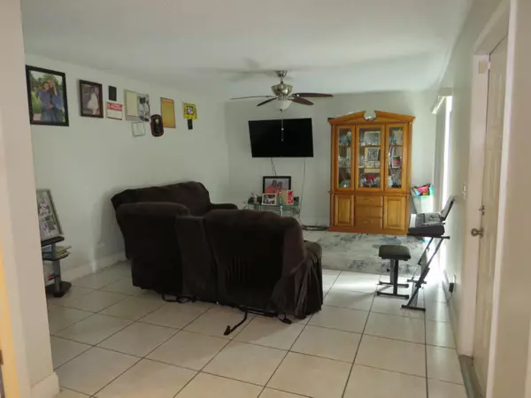 Greenacres, FL 33415,2124 White Pine CIR C