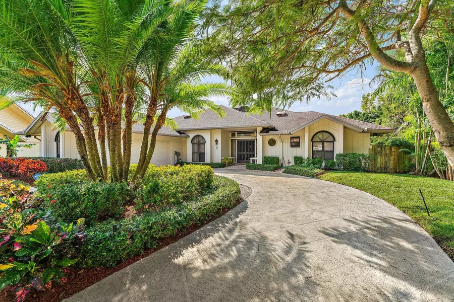 11 Bayview TER, Tequesta, FL 33469