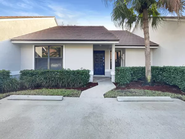 702 Lochwick TER, Palm Beach Gardens, FL 33418