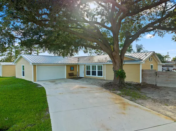 782 SE Arton LN, Port Saint Lucie, FL 34983