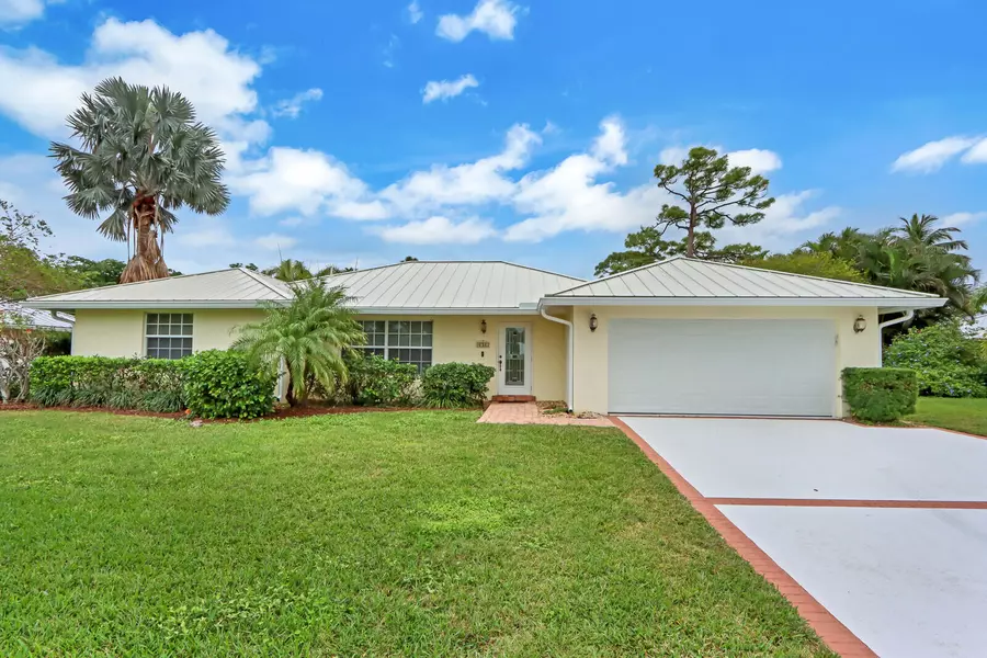 8702 SE Soundings PL, Hobe Sound, FL 33455