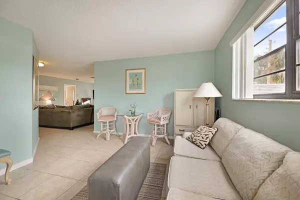 Palm Beach Gardens, FL 33410,8507 Sunset DR 1