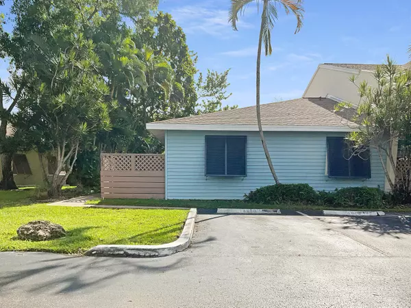 4820 S Hemingway CIR, Margate, FL 33063