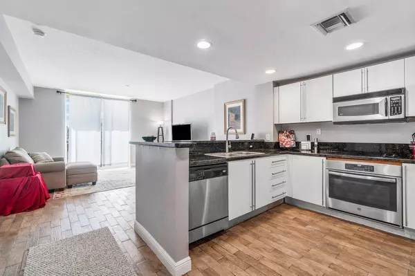 West Palm Beach, FL 33401,610 Clematis ST 636