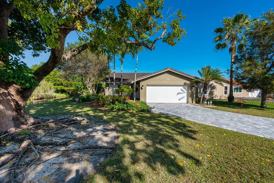 8955 NW 25th CT, Coral Springs, FL 33065