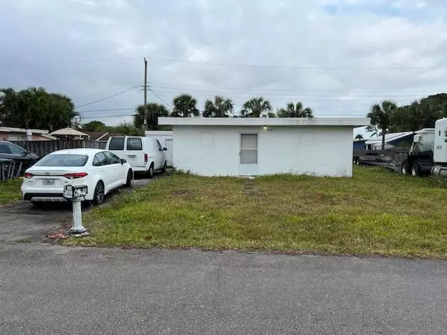 4945 Ohio RD, Lake Worth, FL 33463