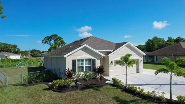 6872 NW Hogate CIR, Port Saint Lucie, FL 34983