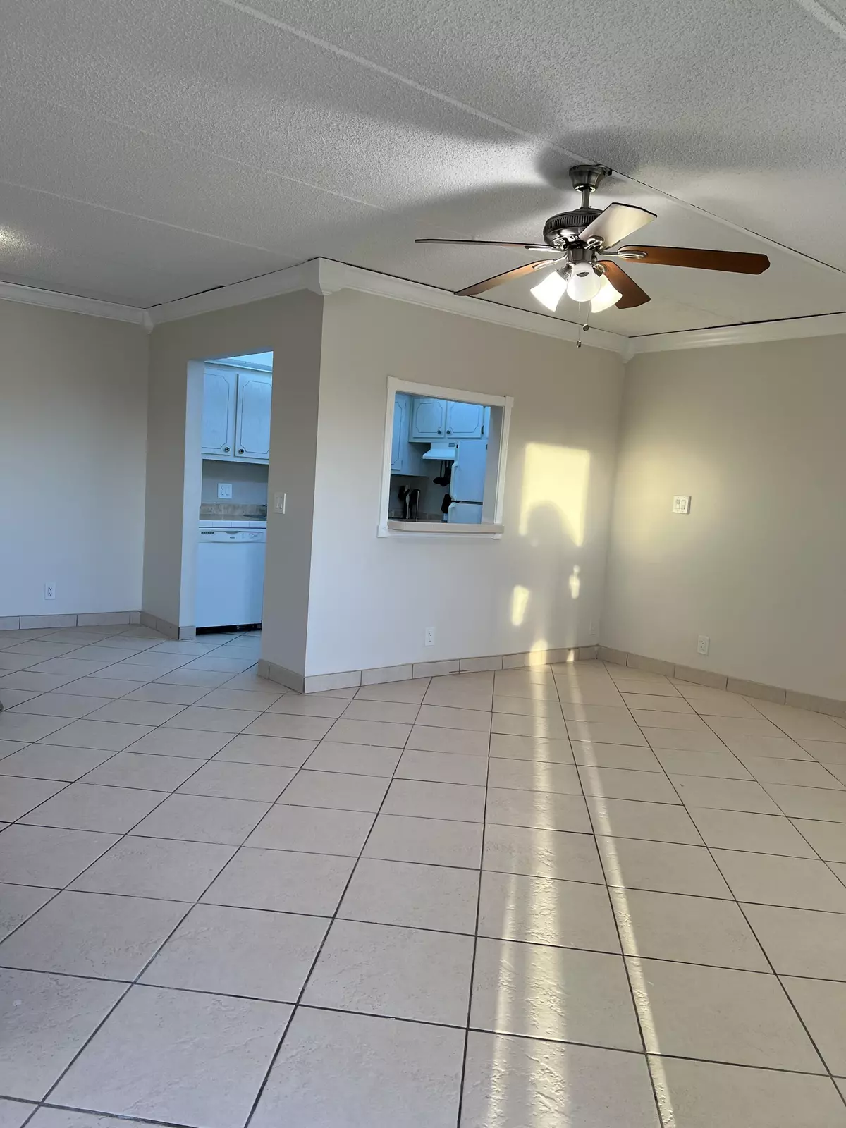 Palm Springs, FL 33461,300 S Village Green Circle 318