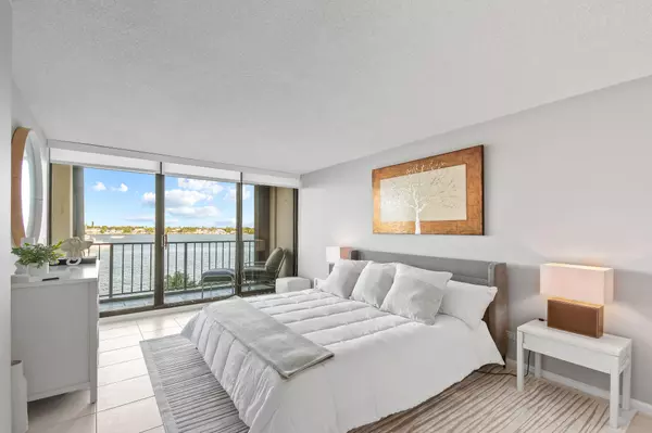 North Palm Beach, FL 33408,130 Lakeshore DR 422