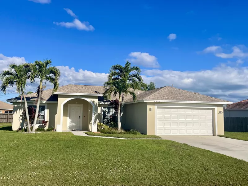 2390 SE Beechwood TER, Port Saint Lucie, FL 34952