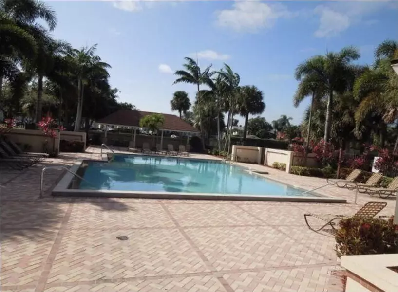 832 Blue Ridge CIR 832, West Palm Beach, FL 33409