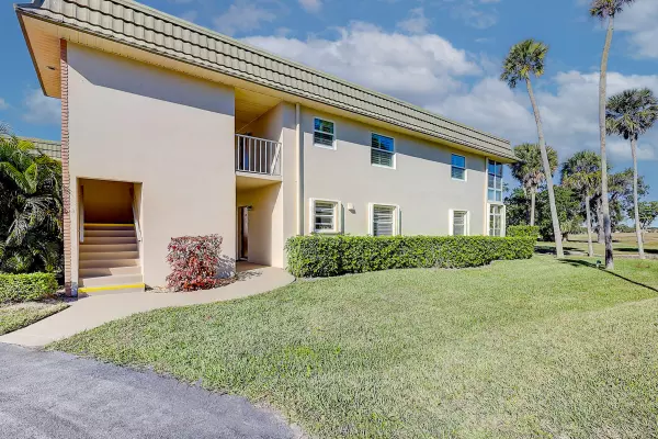 Vero Beach, FL 32962,5 Vista Gardens TRL 202