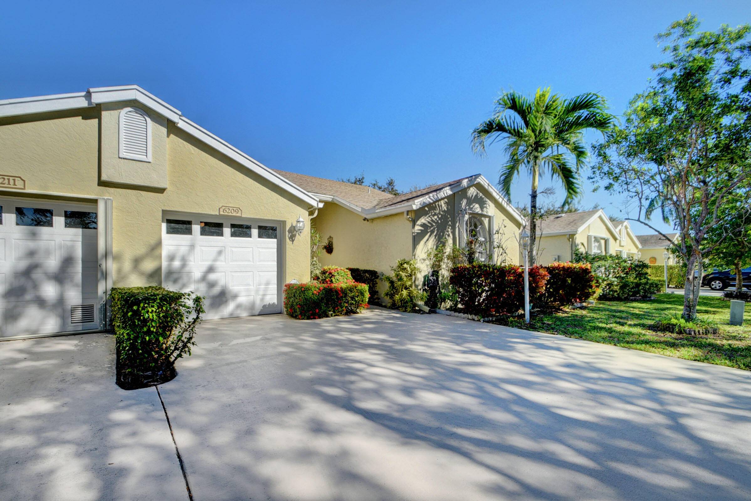 Greenacres, FL 33463,6209 Pond Tree CT
