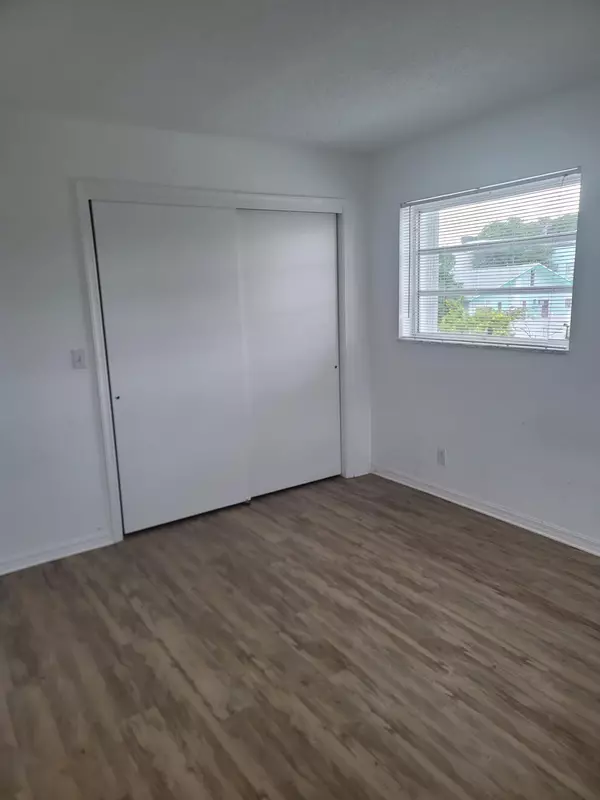 Lake Worth Beach, FL 33460,222 N Federal HWY 8