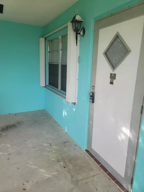 Lake Worth Beach, FL 33460,222 N Federal HWY 8