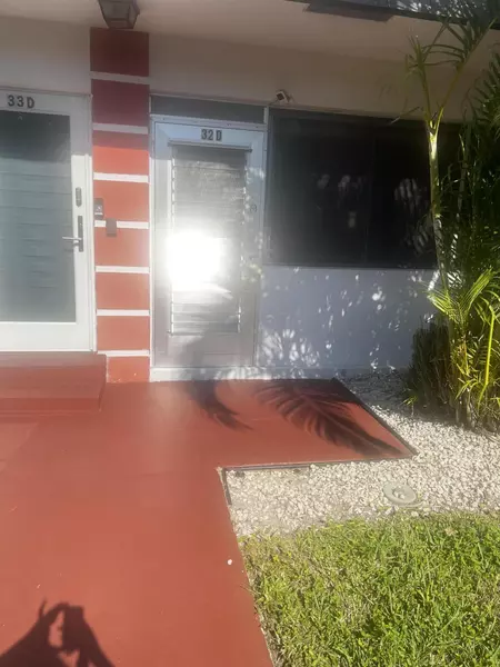 32 Plymouth D, West Palm Beach, FL 33417