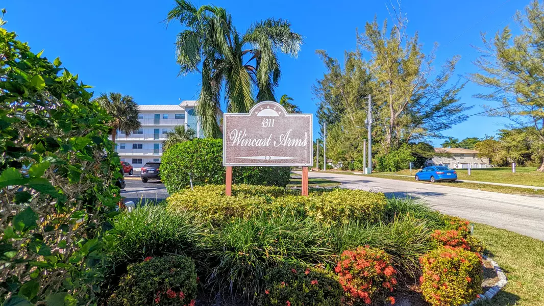 4311 Crystal Lake DR 306, Deerfield Beach, FL 33064