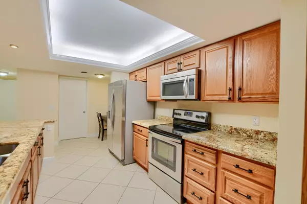 Delray Beach, FL 33444,825 Egret CIR 305