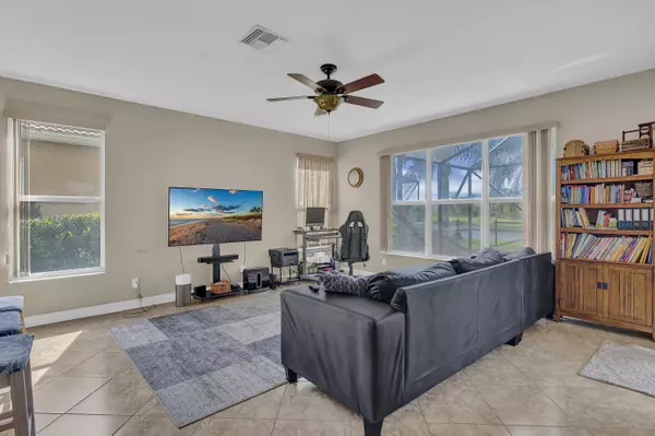 Vero Beach, FL 32962,2002 SW Grey Falcon CIR