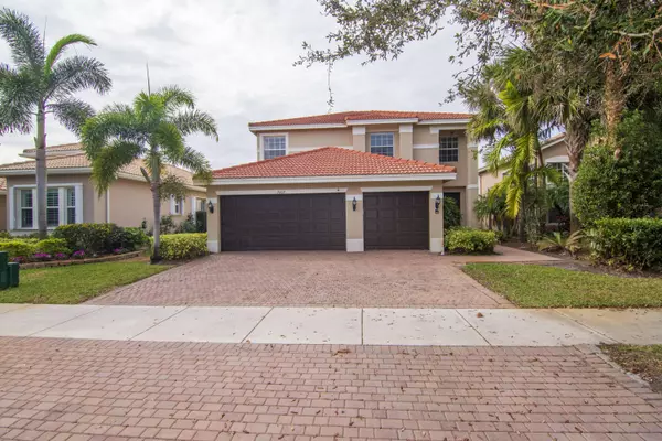 2002 SW Grey Falcon CIR, Vero Beach, FL 32962