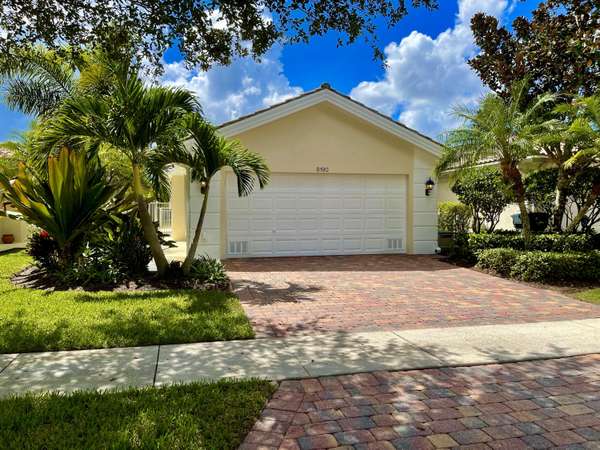 8190 Saint Johns CT, Wellington, FL 33414