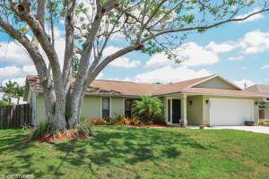 447 SE Nome DR, Port Saint Lucie, FL 34984