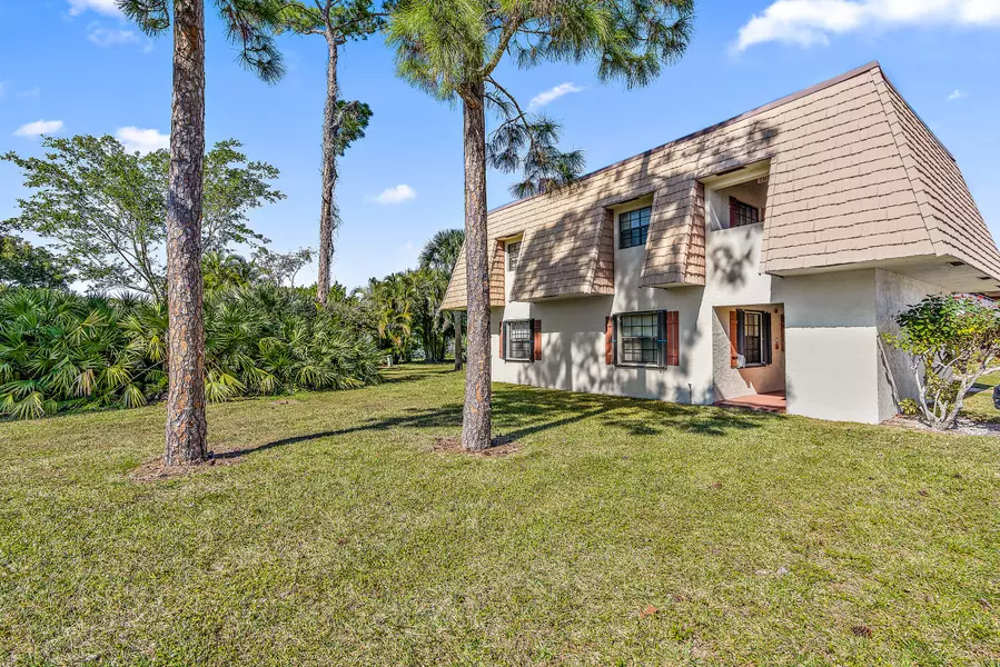 4245 Oak Terrace DR, Greenacres, FL 33463