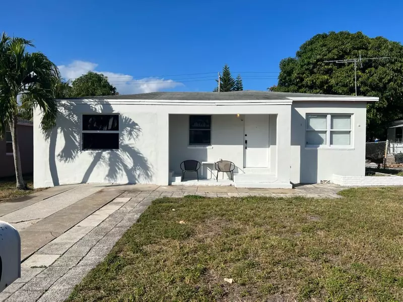 819 Avenida Hermosa, West Palm Beach, FL 33405