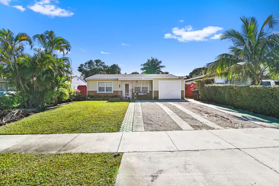 1601 N 17th AVE, Lake Worth, FL 33460