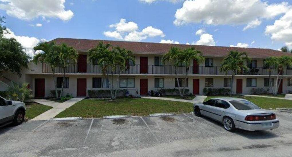 Greenacres, FL 33463,400 Nottingham CIR B