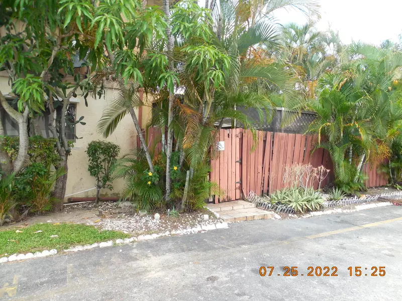 4302 S Landar DR, Lake Worth, FL 33463