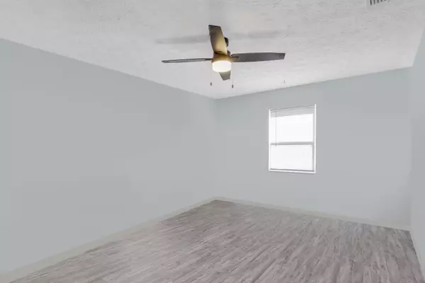 5704 Myrtle DR Fort Pierce, FL 34982