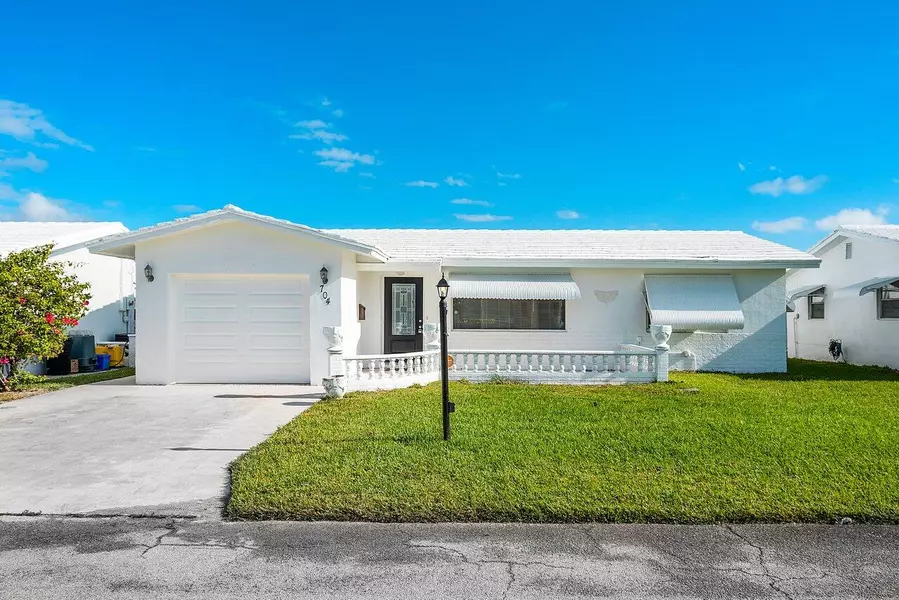 704 SW 18 CT, Boynton Beach, FL 33426