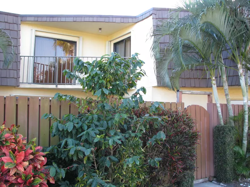 72 Springdale CIR, Palm Springs, FL 33461