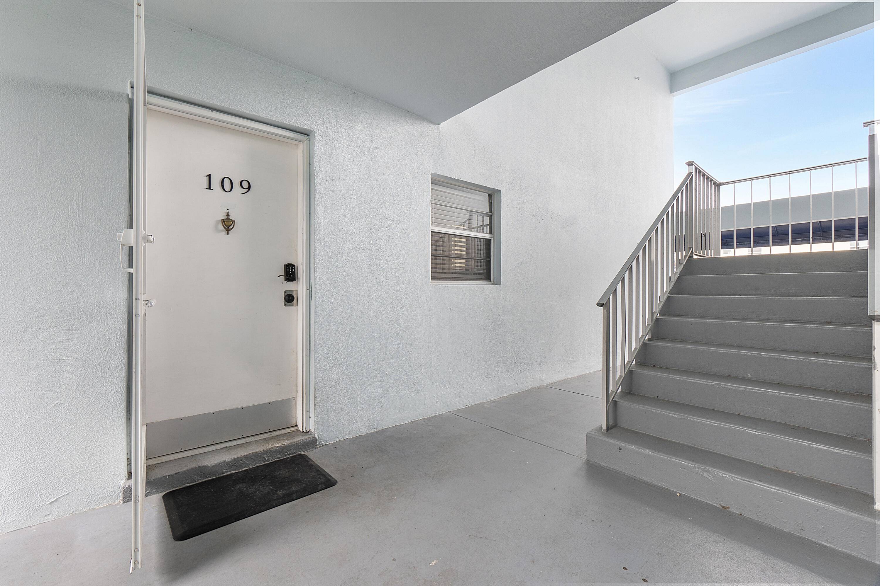 North Palm Beach, FL 33408,725 Hummingbird WAY 109