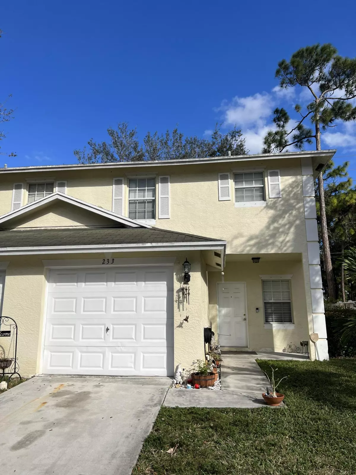 Greenacres, FL 33463,233 Leland LN 233