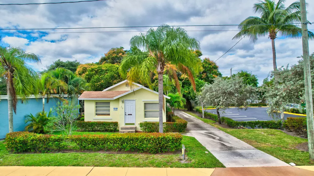 32 SW 5th AVE, Delray Beach, FL 33444