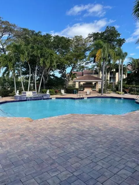 West Palm Beach, FL 33409,1701 Village BLVD 306