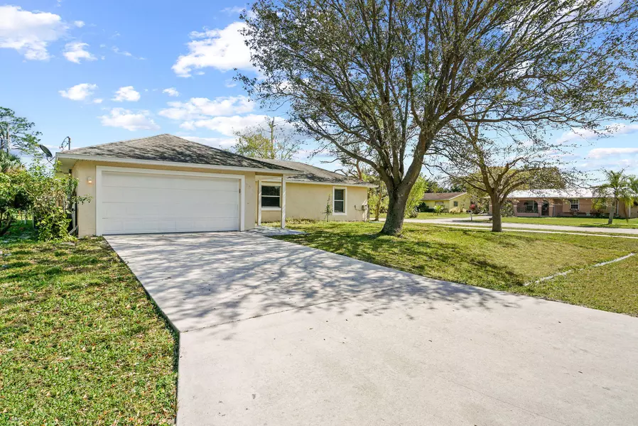 401 NE Mainsail ST, Port Saint Lucie, FL 34983