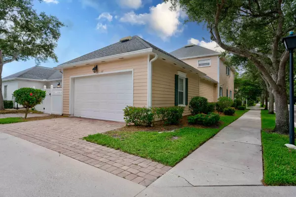 Jupiter, FL 33458,111 Honeysuckle DR