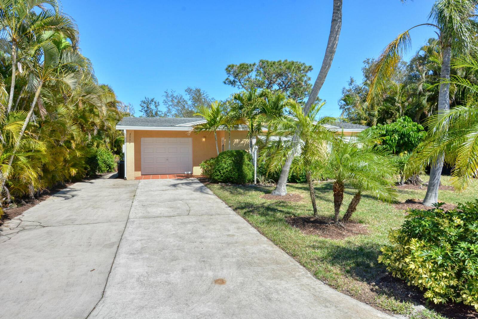 2359 NW Sunset BLVD, Jensen Beach, FL 34957