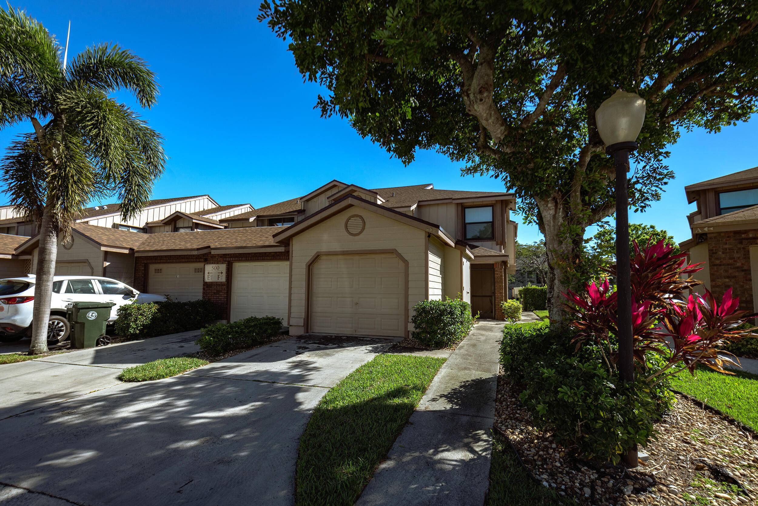 500 Crosswinds DR F2, Greenacres, FL 33413