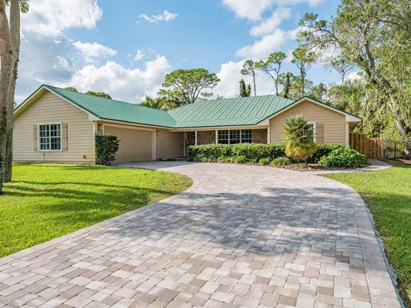 Vero Beach, FL 32968,635 SW 39th CT